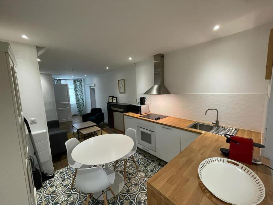 Appartement Cosy A Deux Pas De La Gare Λαβάλ Εξωτερικό φωτογραφία